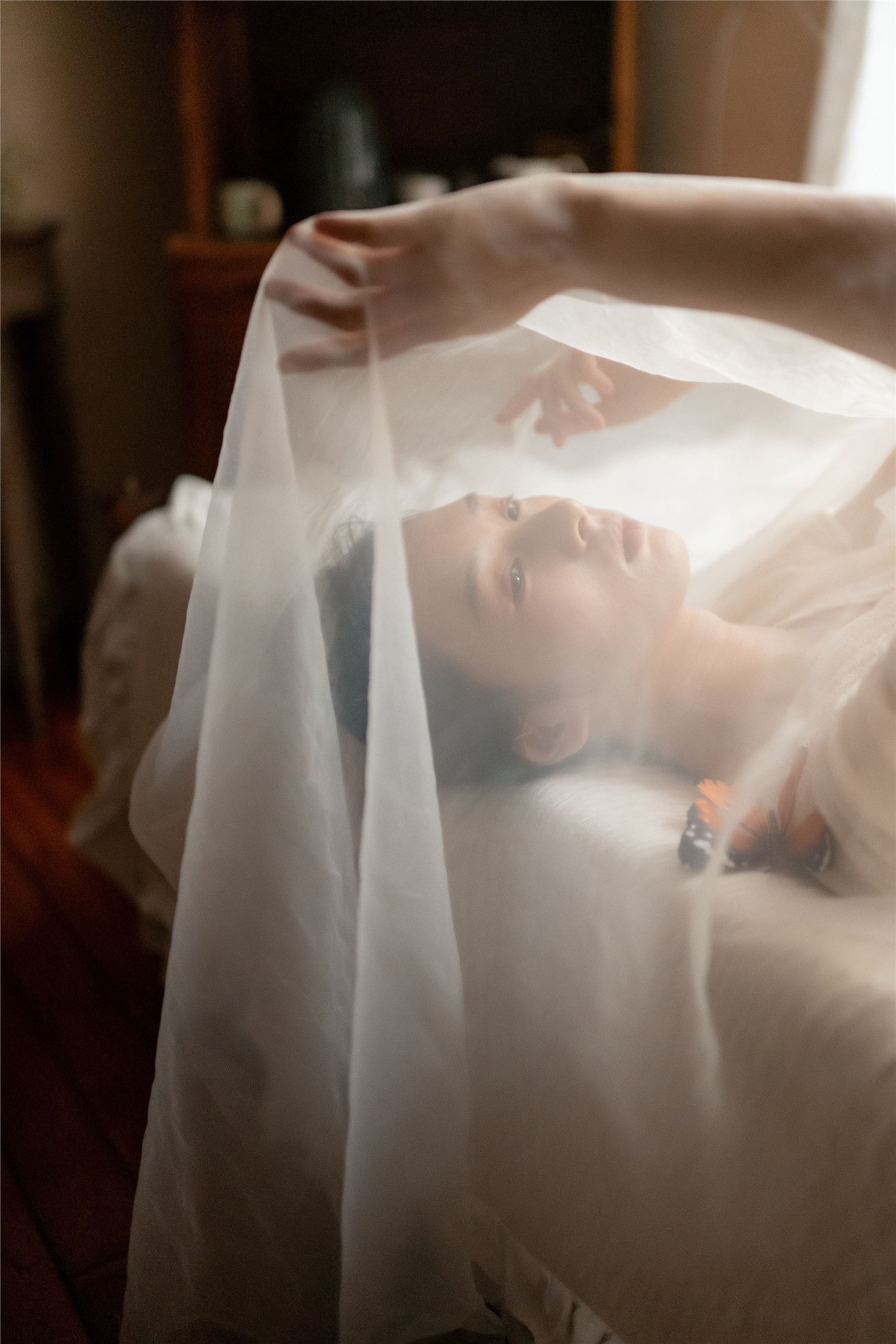 YITUYU艺图语 2025.02.06 她从光里来 方休。